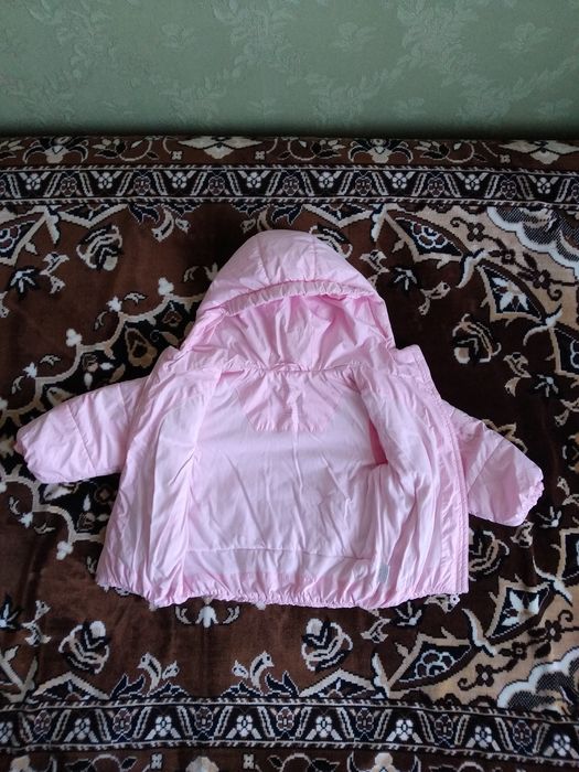 Продам куртку весна-осень для девочки. Рост 86 см.