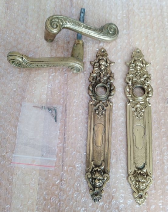 Klamka z szyldem mosiężna zewnętrzna. Tanio.