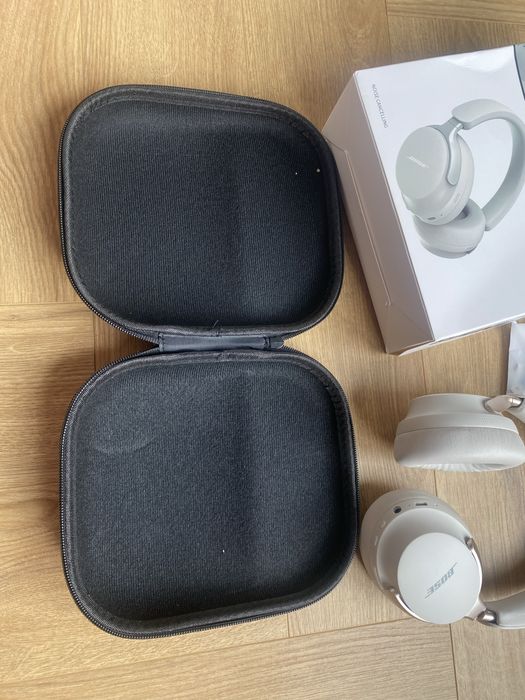 Бездротові навушники Bose білі Внаявності