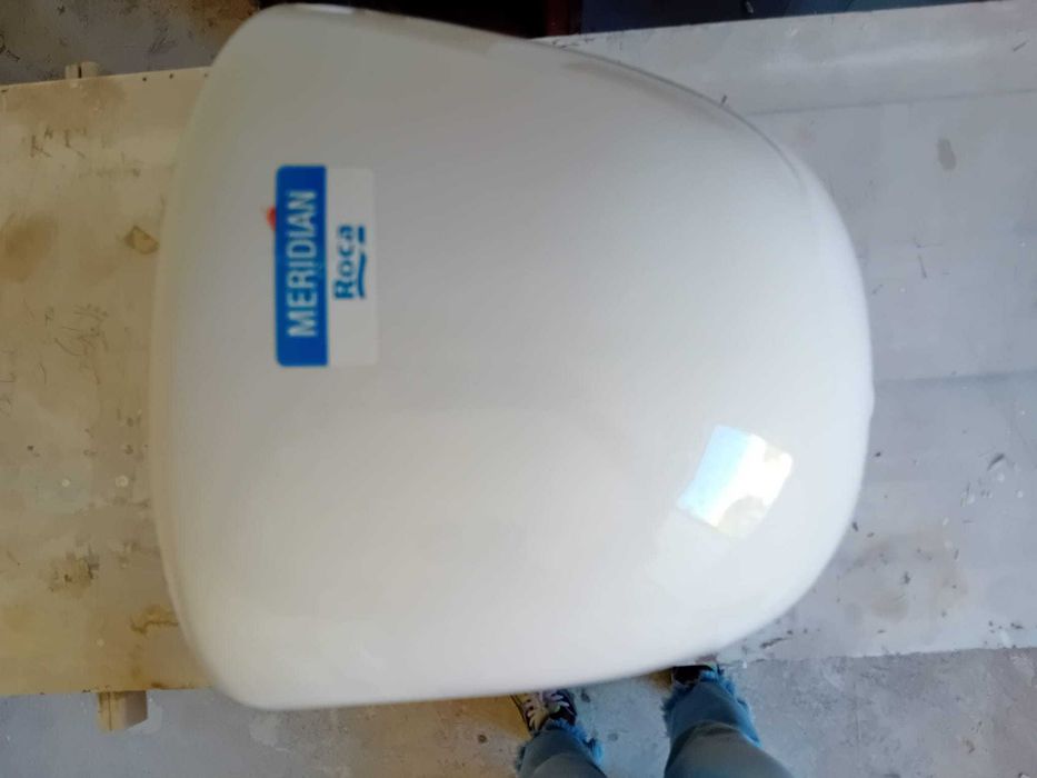 sanita suspensa Roca Nova