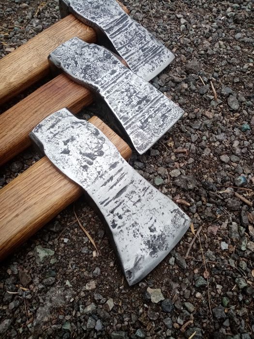 Кованый колун для дров.