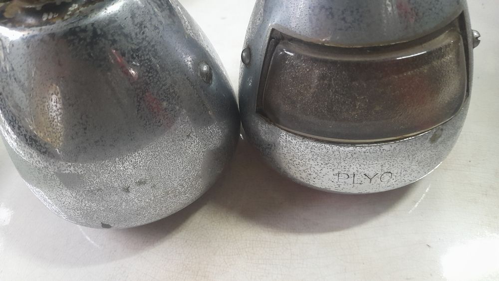 Faróis antigos Carro Plymouth