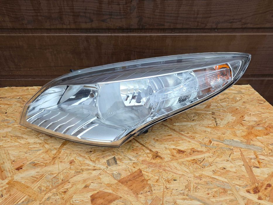 Renault Megane III lampa lewa przednia lewy przód europa zwykła