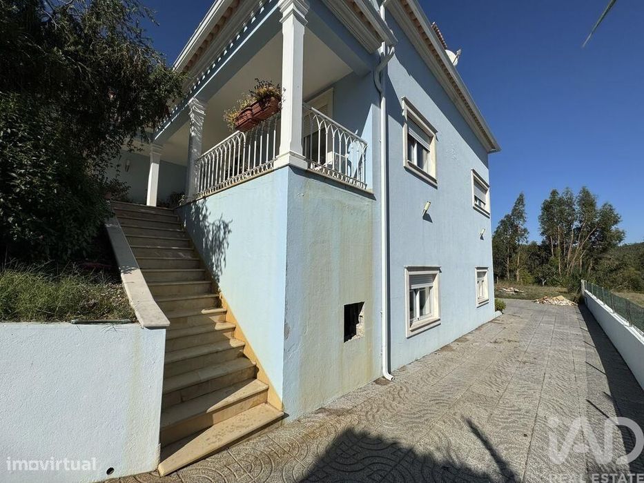 Moradia isolada T4 em Serra e Junceira de 204,5 m2