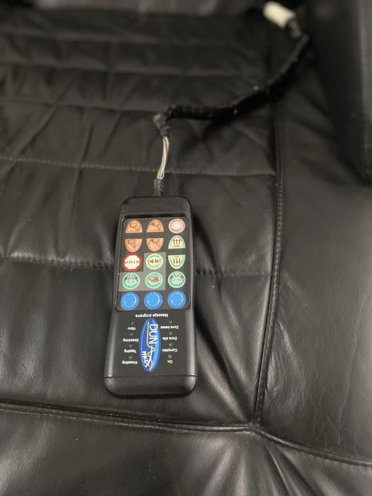 Poltrona de Massagem Profissional Duna Max – Pele Preta (bom Estado)