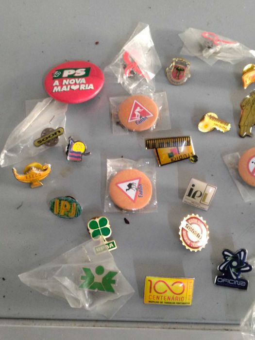 Brindes do bolo rei.porta chaves. Esqueiros Pines etc