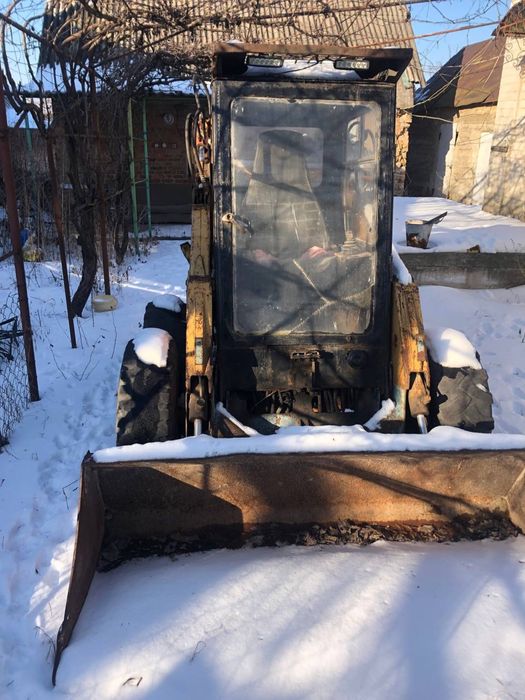 Навантажувач UNC 060