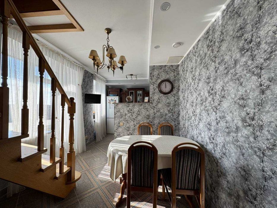 Продаж 2-рівневої квартири 137,3м2  по вул. Зелена парк Погулянка