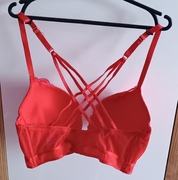 Czerwony biustonosz| ozdobne plecy| 34C/75C