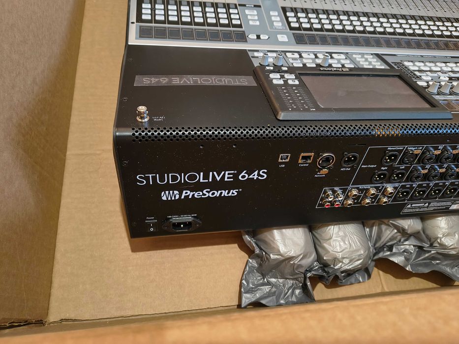 Presonus Studio Live III 64S nova com porta tablet