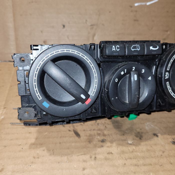 Panel nawiewu klimatyzacji vw T5 Transporter Caravelle Multivan 2006r