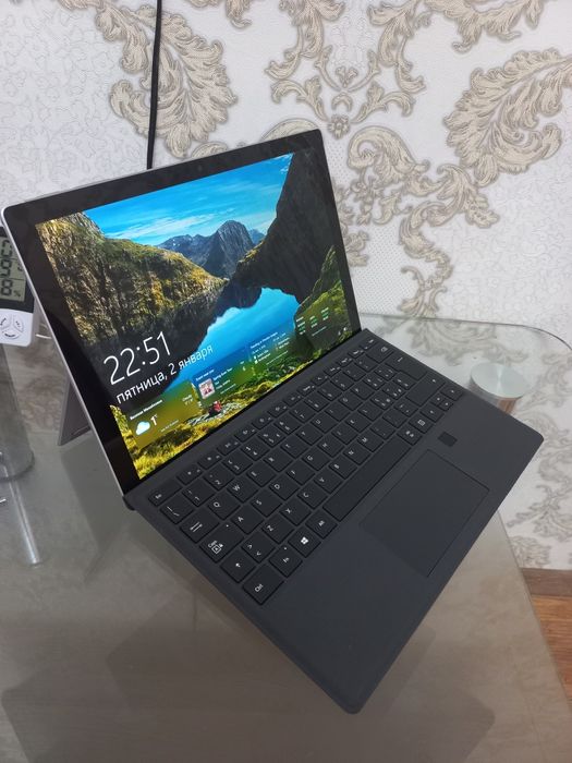 Microsoft surface pro 5 , отличное состояние