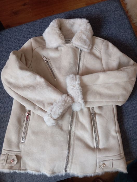 Kożuszek damski Stradivarius