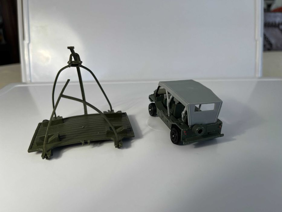 Dinky Toys - Austin Para Moke  - em estado Mint mas com falhas na plataforma - esc.aprox.1/43