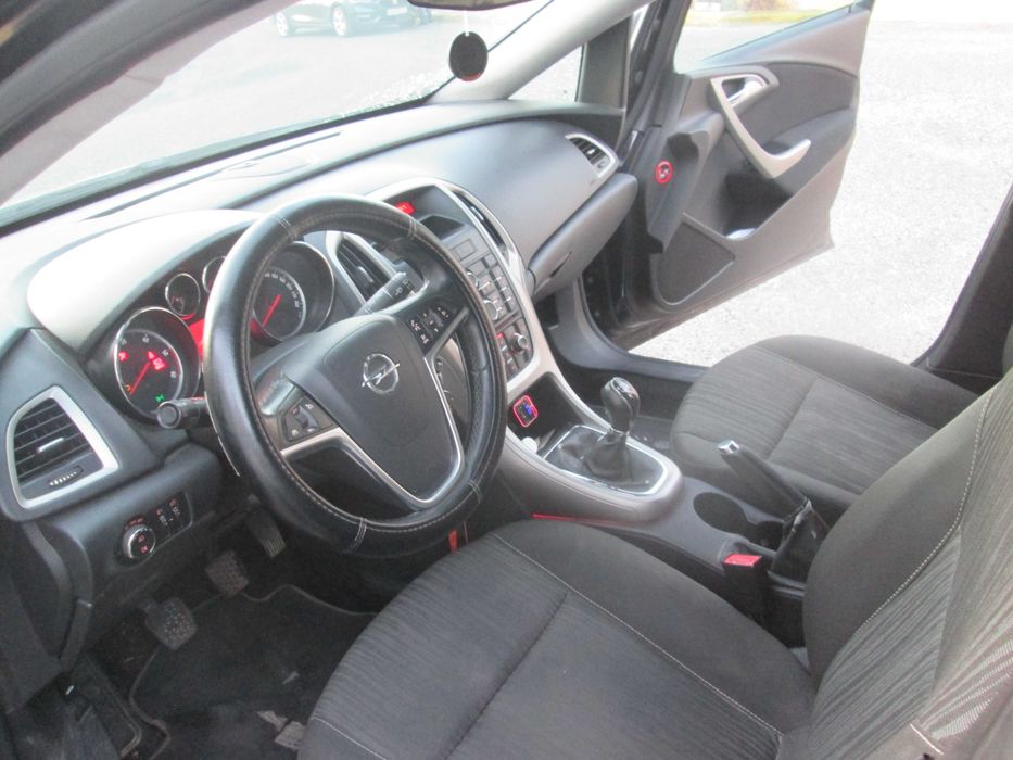 Opel Astra J 1.7 CDTI 125cv (6 Vel.) – 2010 – Nacional