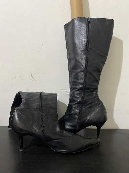 Botas pretas cano médio