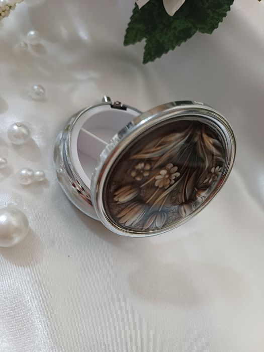 Metalowe pudełeczko na leki, witaminy - Płaskorzeźba