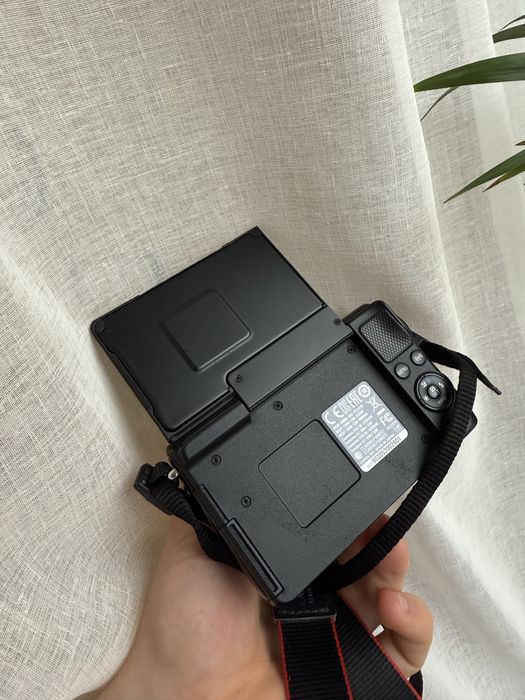 Фотоапарат Canon Eos M 100. Кенон М 100