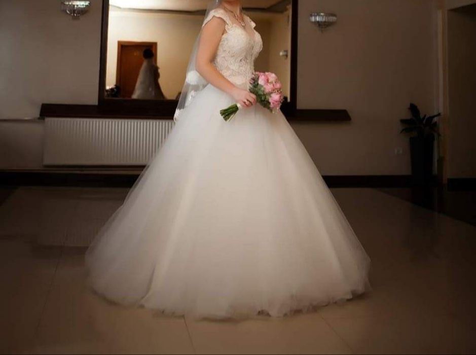 Продам весільну сукню