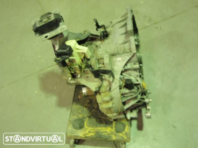 Caixa de velovidades - Ford Focus 1.8 Tddi ( 2000 )