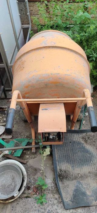 Бетономешалка на 240л