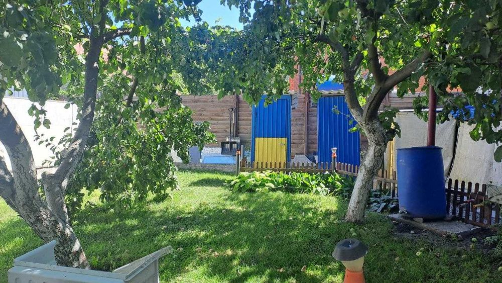 Продається КОМПЛЕКС (житловий будинок + готовий бізнес), розташований за адресою: м. Київ, Голосіївський р-н, вул. Вітянська, 1  Столичне шосе