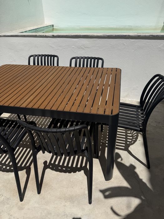 Mesa e cadeiras exterior