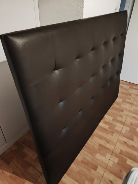 Cabeceira de cama preta