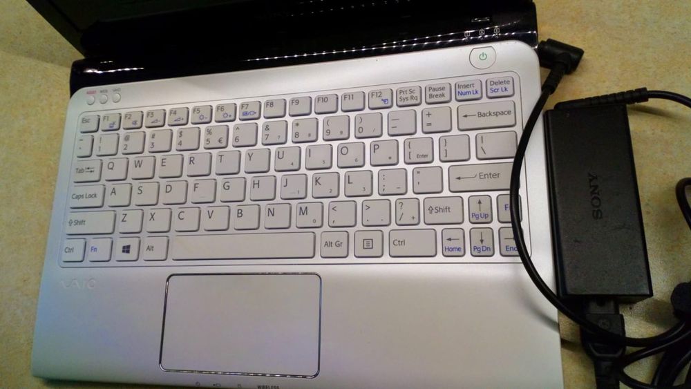 Laptop Sony VAIO biały licencja Windows 10