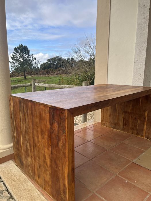 Mesa de madeira maciça