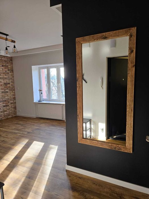 Lustro w drewnianej ramie na wymiar stare drewno