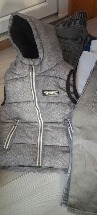 Сіра жилетка безрукавка на хлопчика 98 р на 2-3 роки