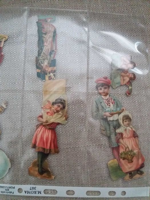 Bonecos de papel de brincar do sec 18/19