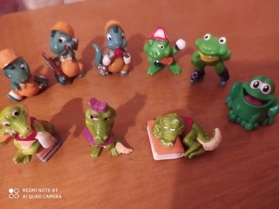 игрушки из киндер сюрприза машинки, фигурки, животные и другие