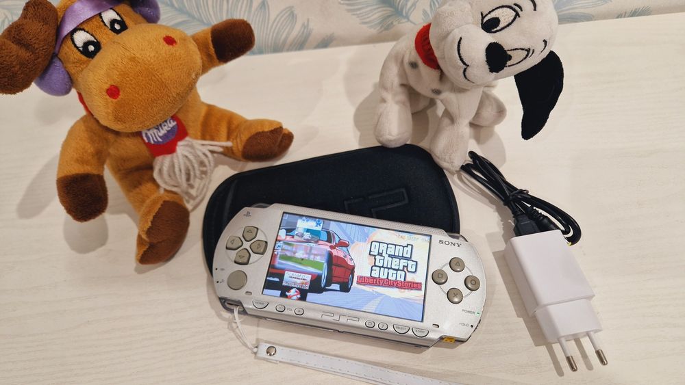Надёжная Sony PSP  64гиг с играми 130шт