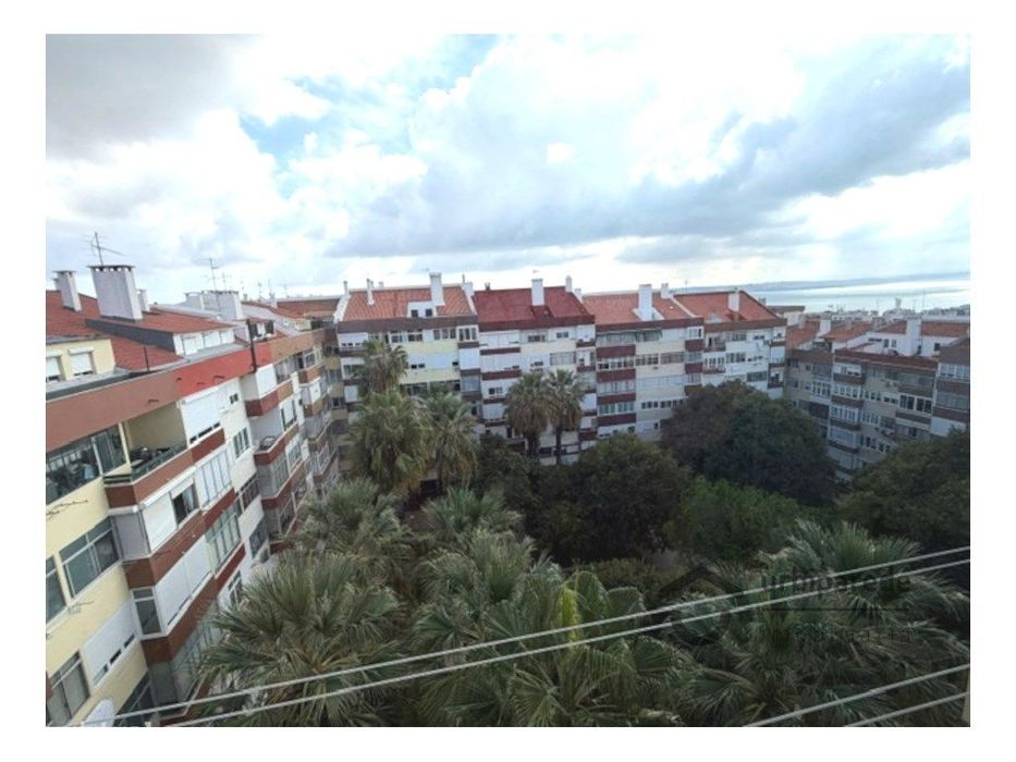 Apartamento T2 remodelado, Figueirinha Oeiras.
