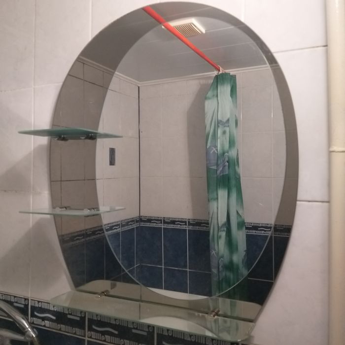 Дзеркало у ванну, з поличками