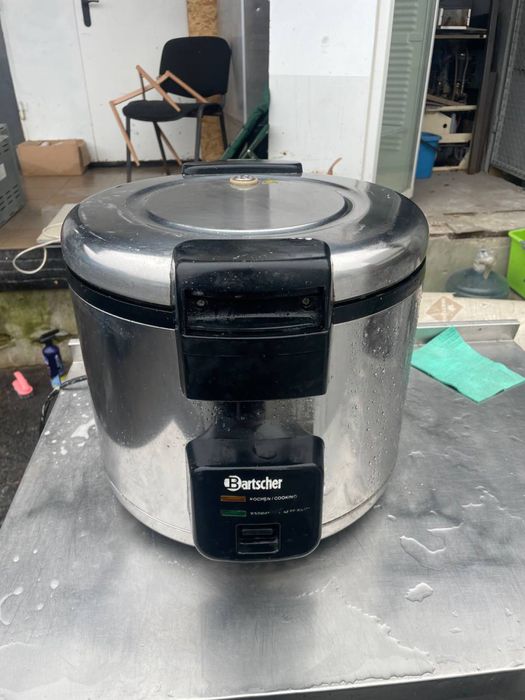 професійну рисоварку Bartscher