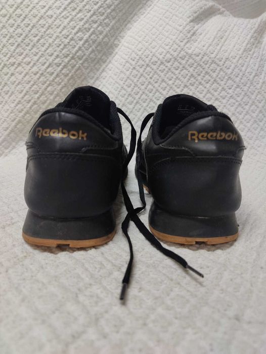 Sapatilhas Reebok tam. 43 em muito excelente estado.