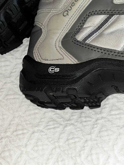 Жіночі трекінгові черевики Quechua (Decathlon)