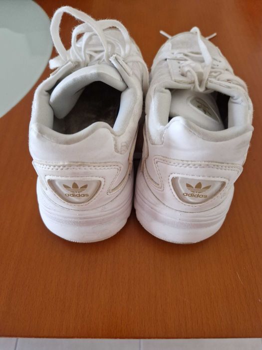 Ténis Adidas Falcon