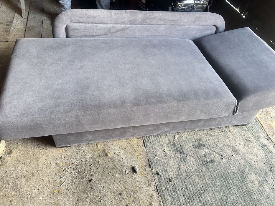 Tapczan z pojemnikiem