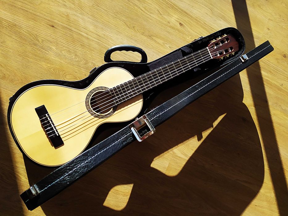 Guitarra Romântica Histórica - Peça Única de Coleção - Rosewood Maciça
