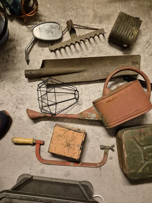 Kanister, szpadel, durszlak, starocie prl