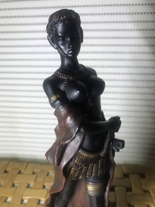 Figurka afrykanskiej wojowniczki