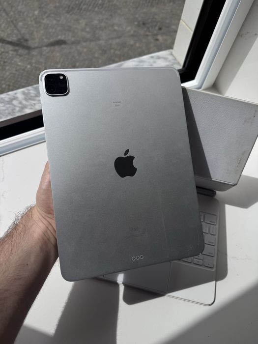 Ipad pro 11 c/ magic keyboard