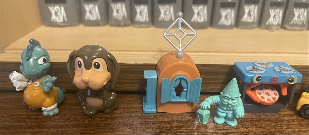 Кіндер сюрприз  100 грн за всі