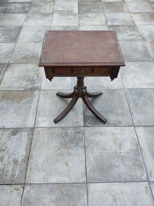 Mesa cabeceira vintage