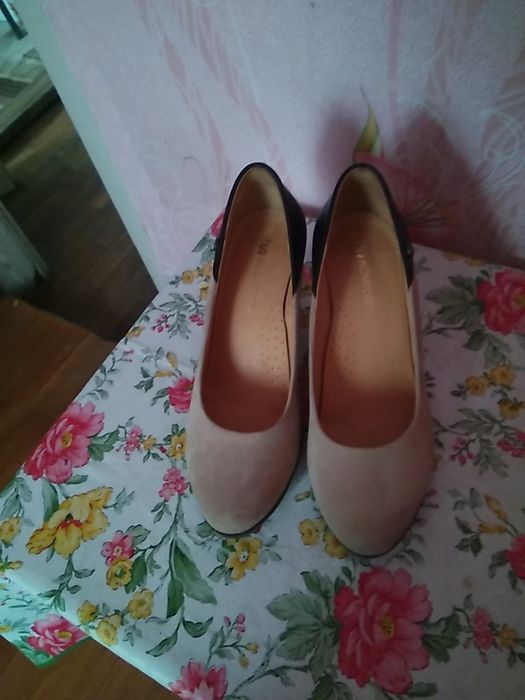 Туфлі 39 р по ст 25 см каблук 6 см