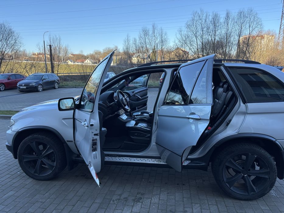 Автомобіль BMW X5